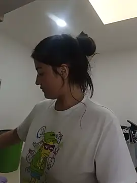 Swetsophia - 🥵Ride the dildo on the table for 5 M🥵