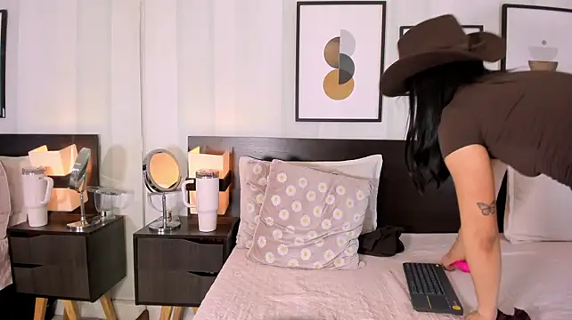 Lexis_Walker - SPREAD ASS CLOSE TO CAM
