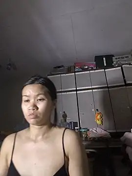 Maddie99 - Wanna see my titties?? 😋
