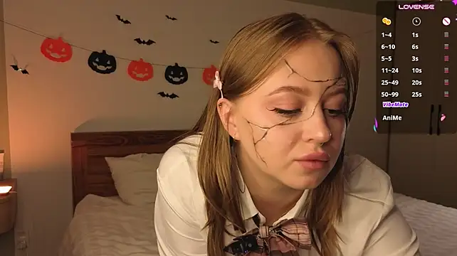 Low_signal - show boobs