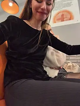 AmelieCrystal - she is plaing w my titties >_<