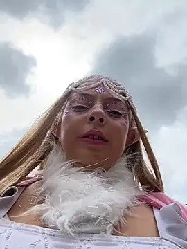 Bela-outdoor - Drooling tits + milk very risky