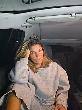 Dreamlove1 - Fais moi jouir sur le levier de vitesse