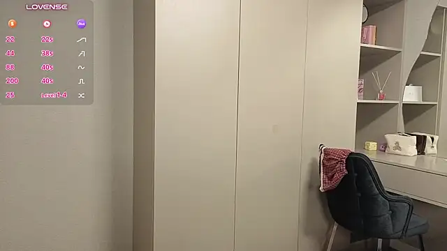 Ju_Jinn - Show ass close up