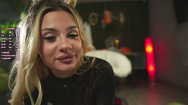 MaryHols - Seductive tease tongue