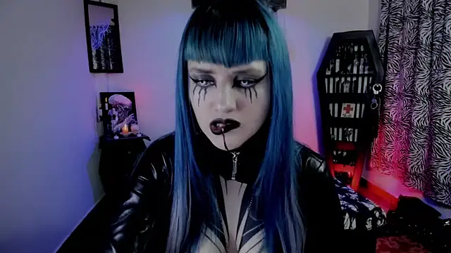 DimmuandDarkness - ready your favorite dark girl 😈✝︎