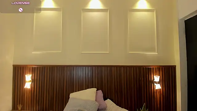 YARA_SHINE2 - show pussy