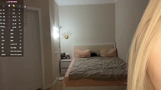 Mililluu - Take off shorts for bouncing ass