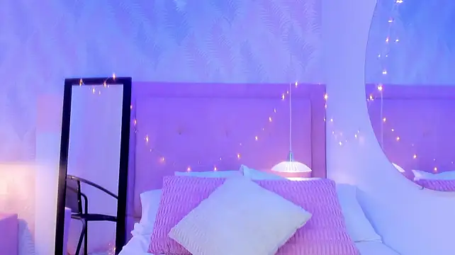 KarolyneLune - Close up pussy spread & rub