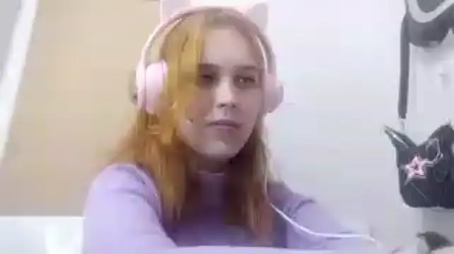 RedieChloe - i’ll read your tarot cards