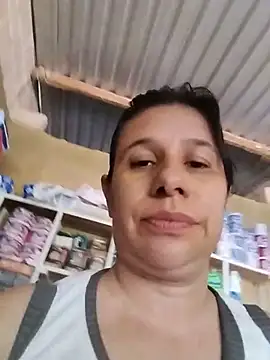 MIA-LARIOS - Enseña lo prohibido en la tienda 🙈