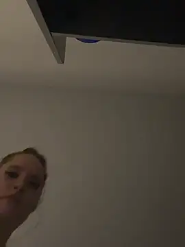 Poppylooloo - Spread legs and slap pussy