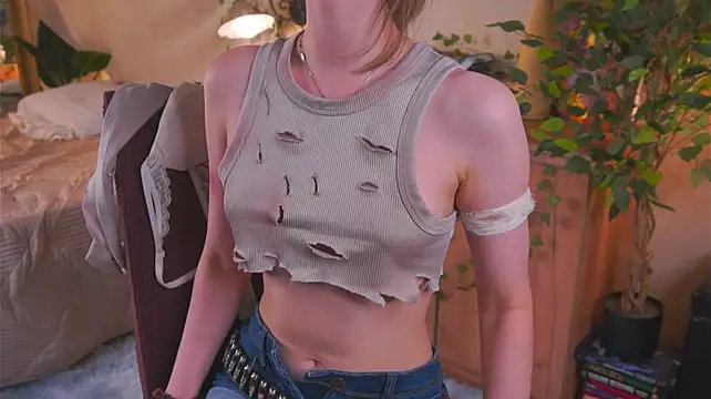 LindaNocket - show my bra and squeeze tits closeup