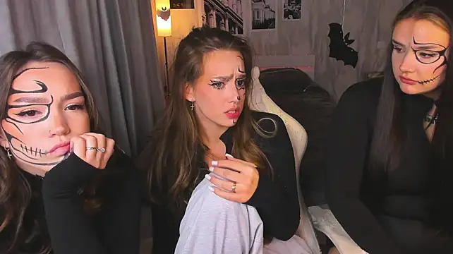 Evia_r0se - suck fingers
