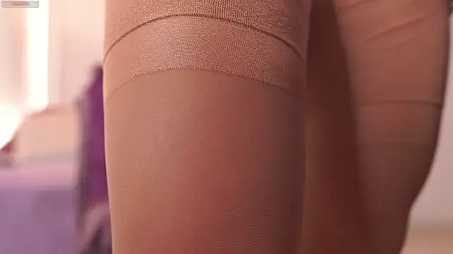 Victoriagracexx - caress pussy close to cam