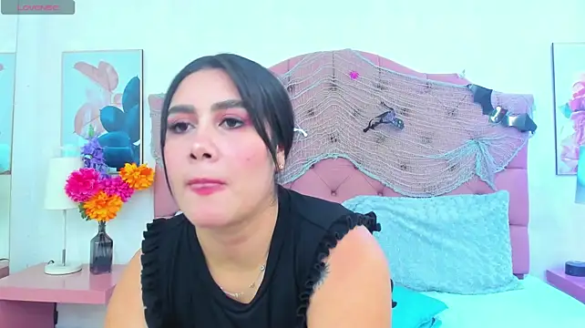 ThyaraJhons - naked +anal plug and twerk 🥵🌸🍑