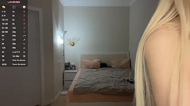 Mililluu - wet PUSSY cameltoe CLOSE to cam