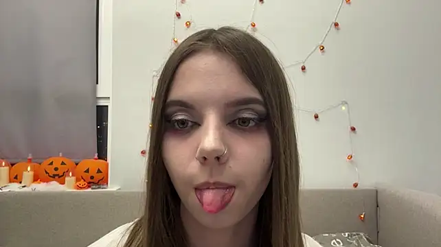LisaPorse - show belly + show tongue