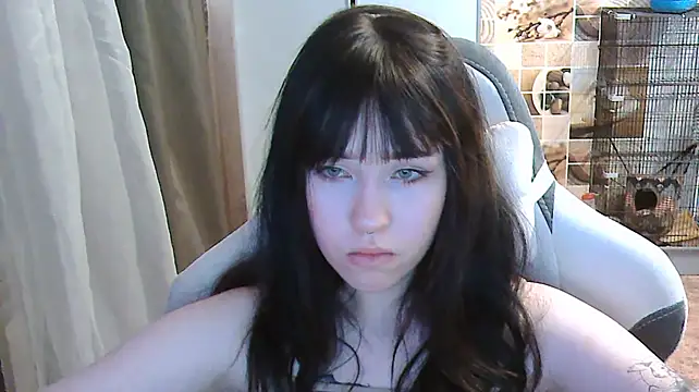 BodyEva - show a cute heart