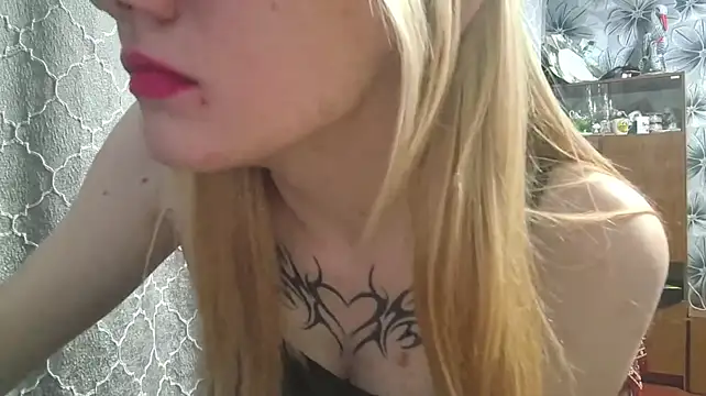 ElinDammrich - i’ll show you my juicy boobs