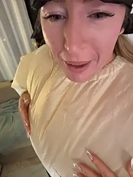 ChristinaSiemone - NIPPLE TEASE