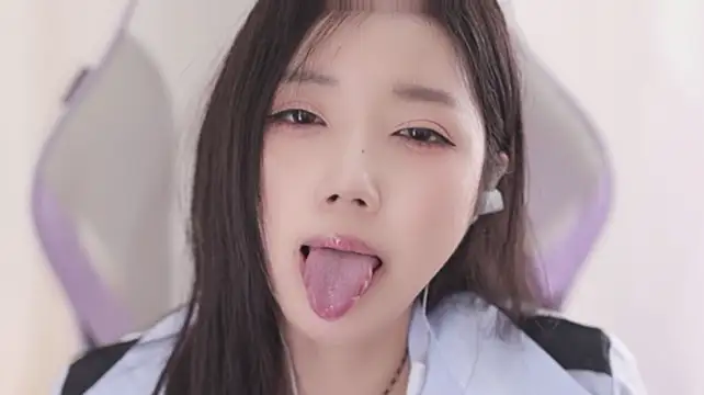 Kitty_baby77 - 完成任务 脱内衣揉胸