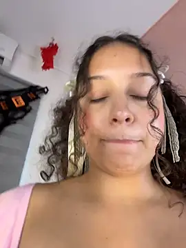 Shara_dreams - try to wet my pussy 💦💦💦