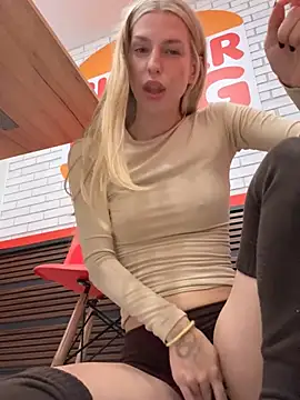 Kira_mia - SLAP MY PUSSY W DILDO WHILE TITS OUT