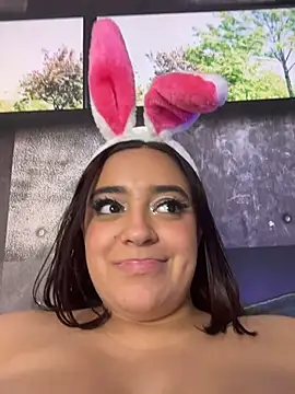NaughtyNinnaXXX - MILKY AND BOUNCING TITS
