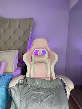 Giigii_Hadiid_ - spank the bum 5 times