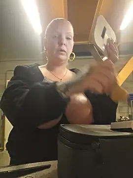 QueenMelissaa - Play whit pussy