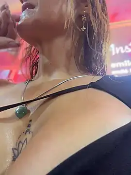Samantha_bigboobs - Tits out