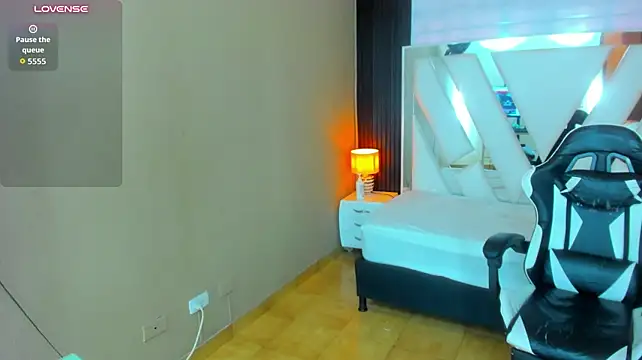Miss_laiaa - great view of naked and yummy ass