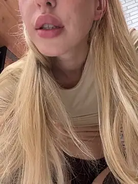 Kira_mia - SIT ON TABLE&PUT ANAL PLUG😈🍓