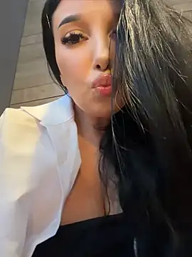 Tisha_Busty - TOPLESS 1 min+FINGERING PUSSY DEEP
