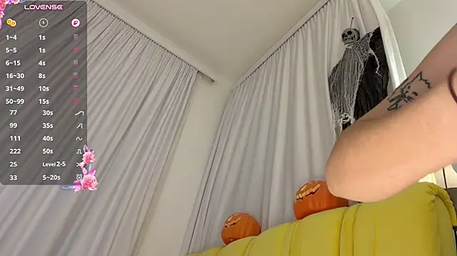 Barbie_Aria - Suck and lick my nipples