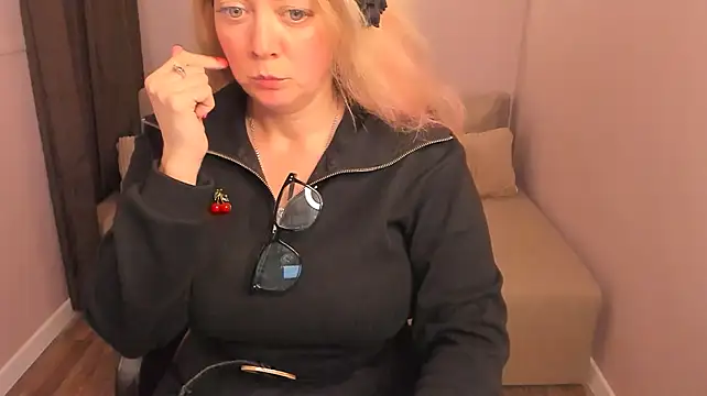 JessicaFoxie - stay topess