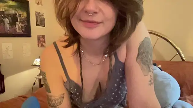 Monaroeee - cum on cam ;)