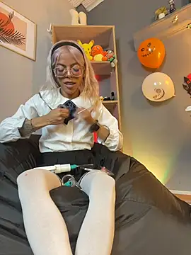 Ariaoficial - SCHOOLGIRL SUCKS DEEP