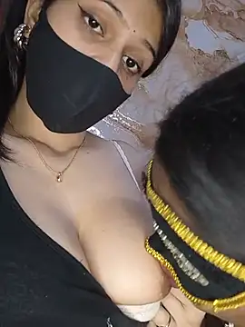 CHOCO-DELIGHT - Lip close up