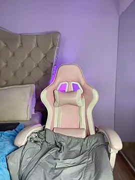 Giigii_Hadiid_ - spank the bum 5 times