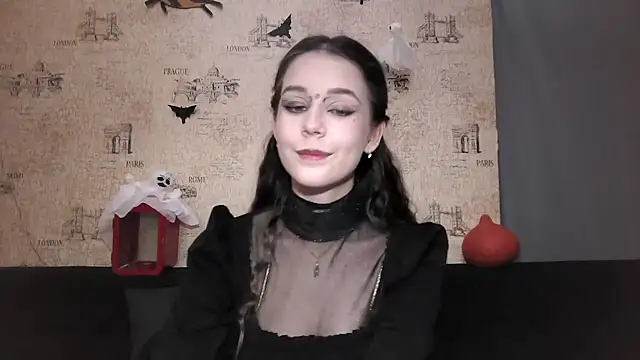 NiiSanSilvia - the witch's butt in the shot