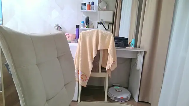 NeomiMckillip - Help me undress.