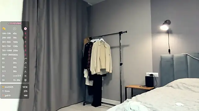 Veluxe - Squeeze my boobs close to cam