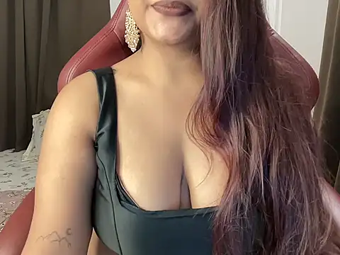 Shanayaaa_1 - OIL on my neck, titts, belly