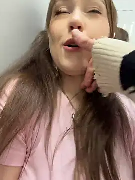 Peachy_Dream - pinch my nipples + funny face!!