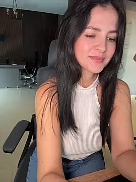 Carolina_Novoa - Secretary's backside on camera