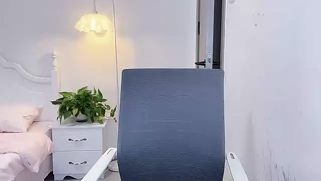 Ninini33666 - 给伊伊补补水，想要喷高高