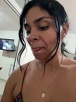 Emeraldash - Fingers in my pussy in front of my partn
