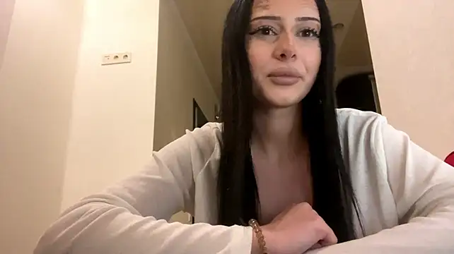 MadlynHales - Slowly take off my bra